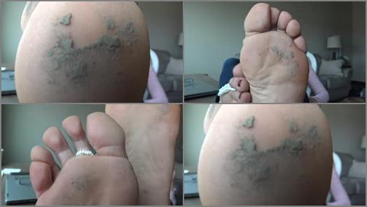 Messy feet – Goddess Zephy – Follow My foot licking commands, loser!! POV
