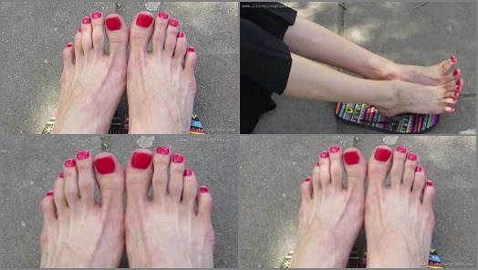 Graces long toes preview