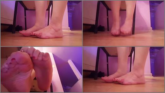 Illianna  Strippers Sweaty Sore Dirty Feet preview