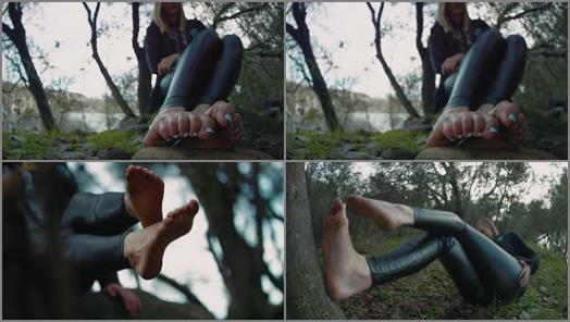 LAURENS BAREFEET IN THE WOODS preview