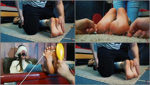 Foot tickling – Russian Fetish – Kristy’s foot arches long tickling