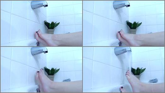 Feet – Venus Venerous – bathtub foot tease