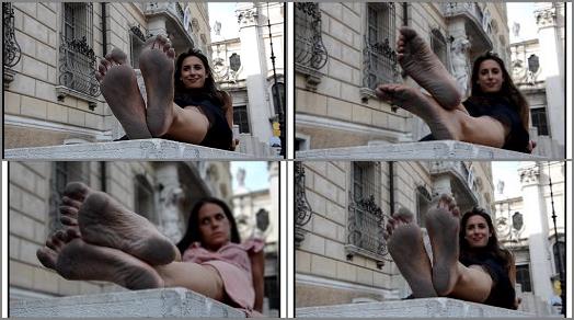 Dirty feet worship – Barefoot Urban Girls – SWAINS and AMELIE: filthy soles festival