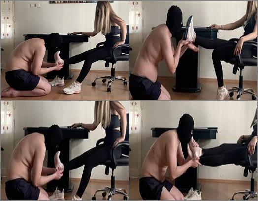 Foot Domination – Young Turkish Goddess Sayeste – Old Loser Paid Me To Lick My Sweaty Feet After Gym
