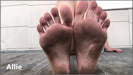 Dirty feet worship – Allie – Dirty Foot Fetish POV