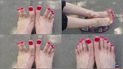Pedicures feet – Grace’s long toes
