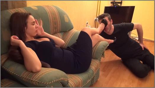 High heels – Lady Sakura – Your tongue is my rug – Shoes worship and hand crushing