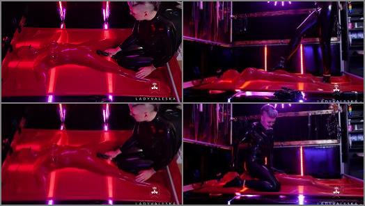 Canadian Accent – Lady Valeska – Teased in the Vac Bed by Latex Goddess