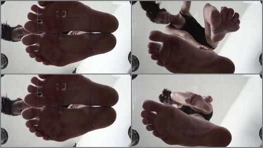 Toes pointing – Stella Liberty – Giantess Sole Worship Trampling