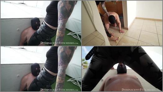 Dominaciony Fetichismo  Ilina punishes the submissive and makes him suck cock preview
