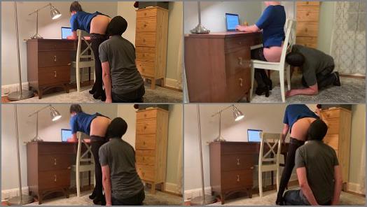 Assworship – Goddess Astrea – Astrea Noir – I’m A Busy Woman That Makes And Breaks Beta Males Daily