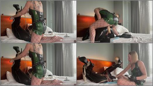Mistress Latex Pegging – Mistress Noir – Pegging and anal spreading for my slut